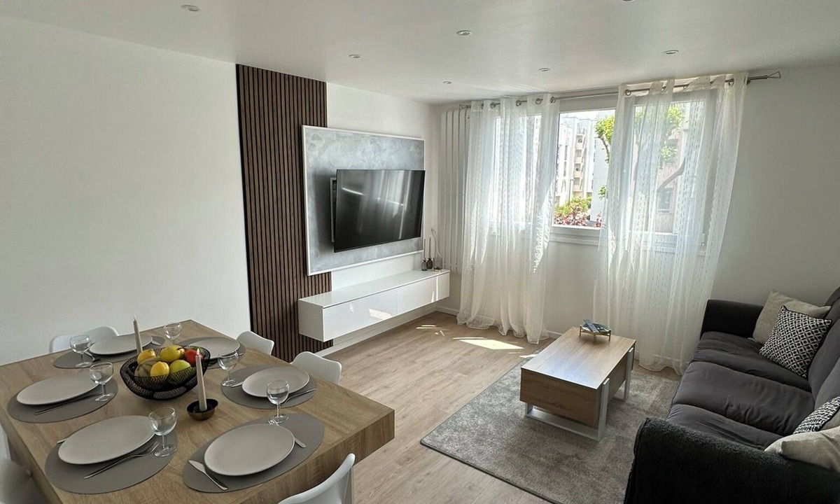 Aubervilliers Apartment | Spacious 3-bedroom near Paris - Private parking