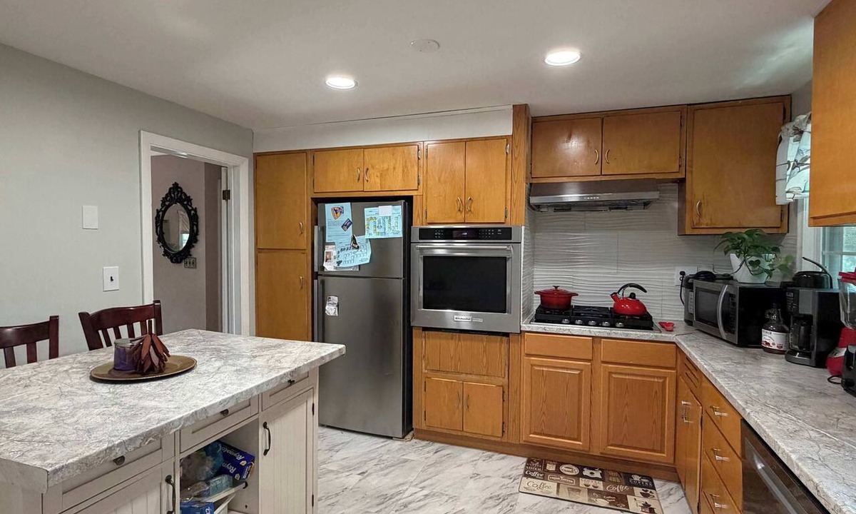 Norwood House | Spacious 4 BD 2 Bath in Quiet area avail July