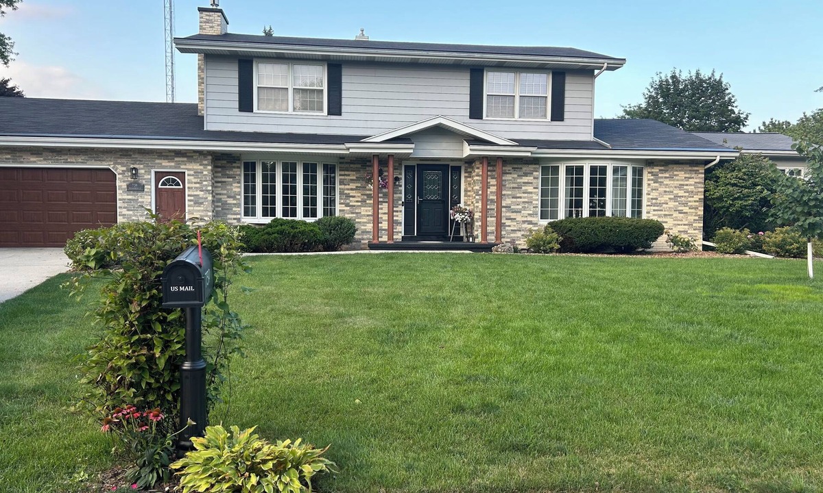 Fond du Lac House | Spacious 4-bedrm, 3 bath home in FDL, new kitchen, gym, WiFi, patio, 2 tv rooms
