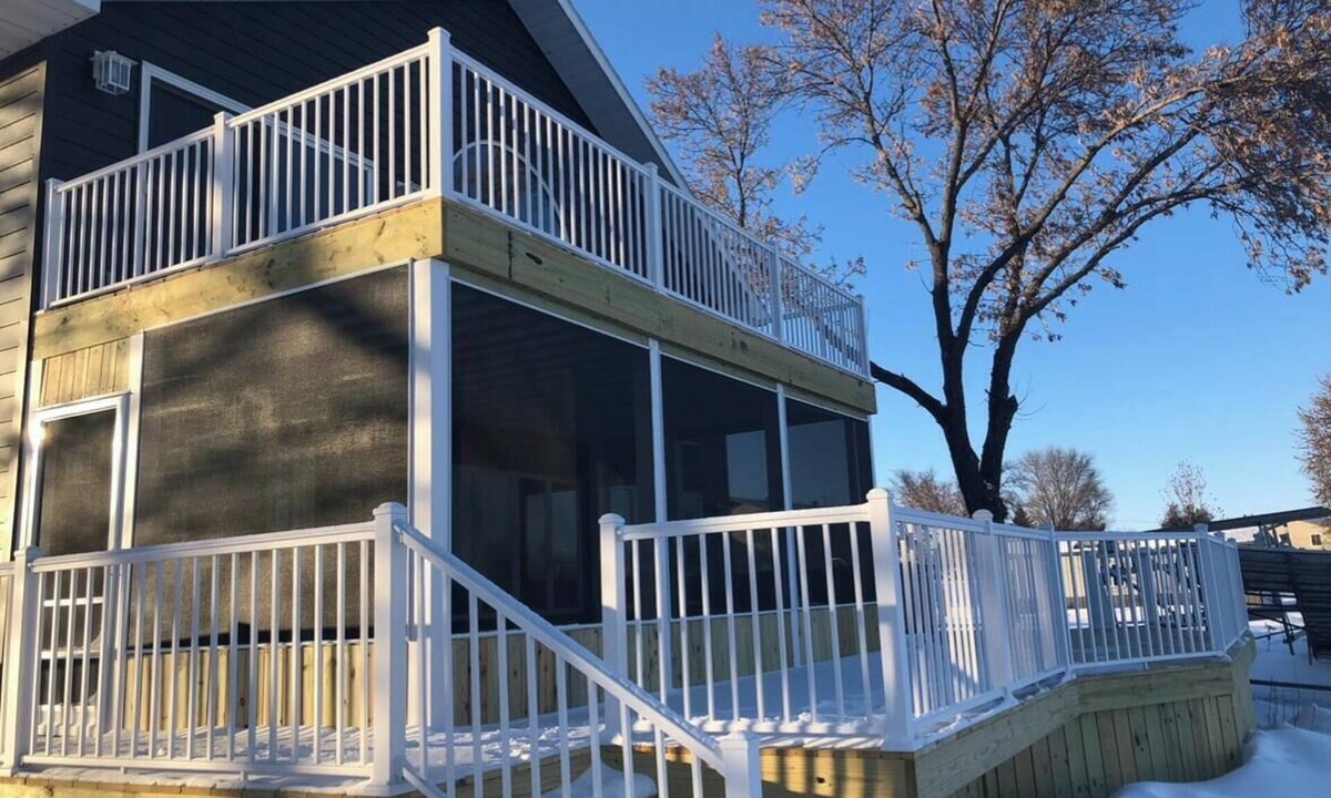 Watertown House | Spacious 4-bedroom 2900 square foot house on Lake Kampeska in marina bay.