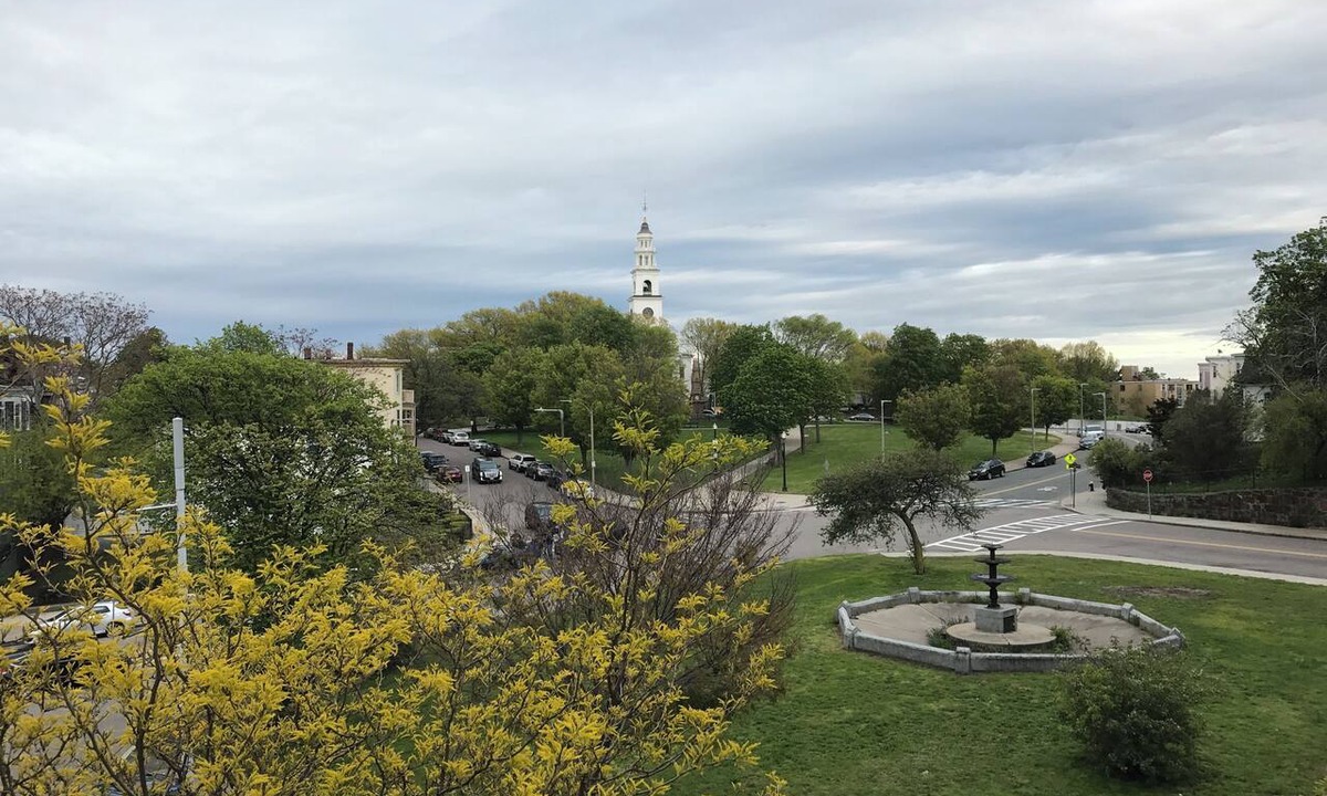 Jones Hill Apartment | Spacious 4 bedroom apartment in adorable Boston with AC