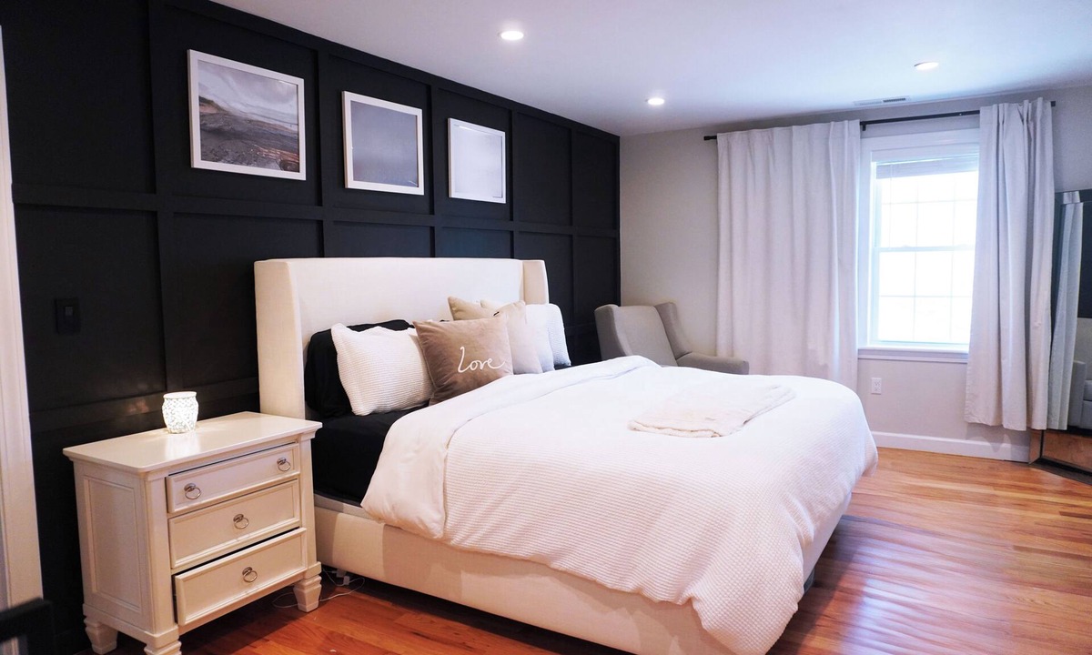 Malden House | Spacious 4-bedroom house 9 Miles Boston/Train-3mi/Airport-6mi/+Parking