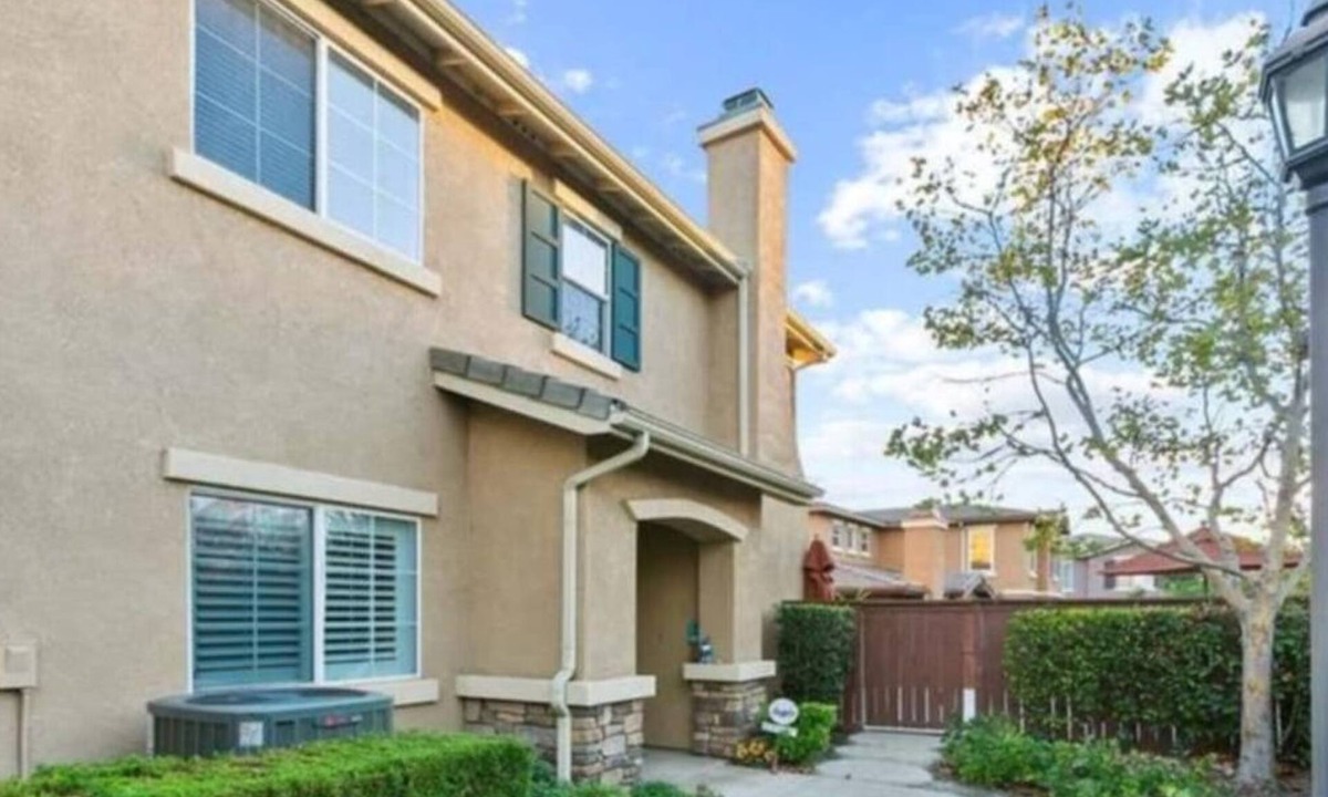 Murrieta Hot Springs House | Spacious 4-bedroom townhome with Pool, WiFi, AC in marvelous Murrieta