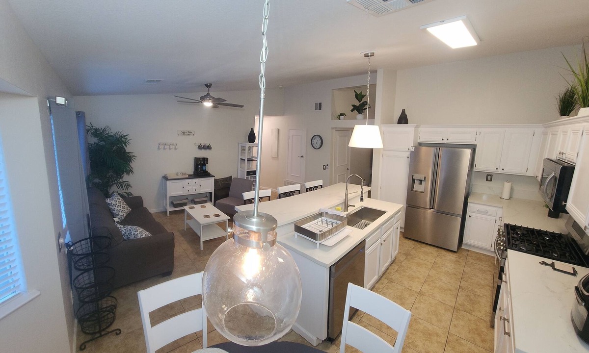 El Centro House | Spacious 4BR El Centro Home 5 Beds & 6-Car Parking