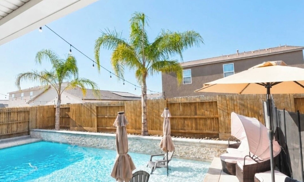 Pumpkin Center House | Spacious 5-bedroom house in beautiful Bakersfield with AC