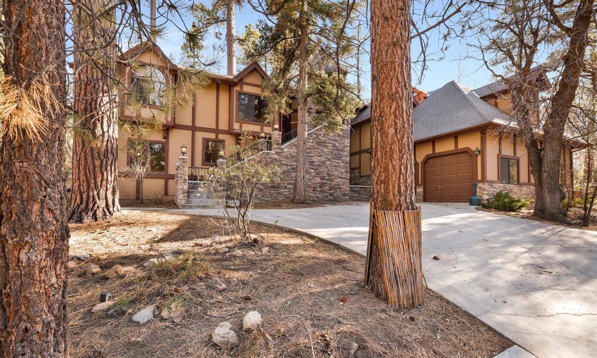 Evergreen Estates Cabin | Spacious 5BR Mountain Estate: 5-Car Parking, Pet-Friendly, Deck & Hot Tub