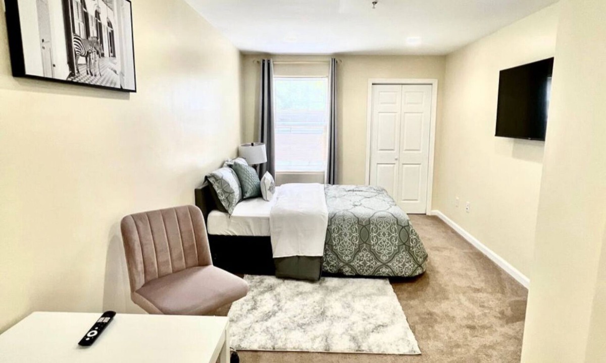 Central Northeast House | Spacious 6-bedroom house with AC, WiFi in awesome Washington