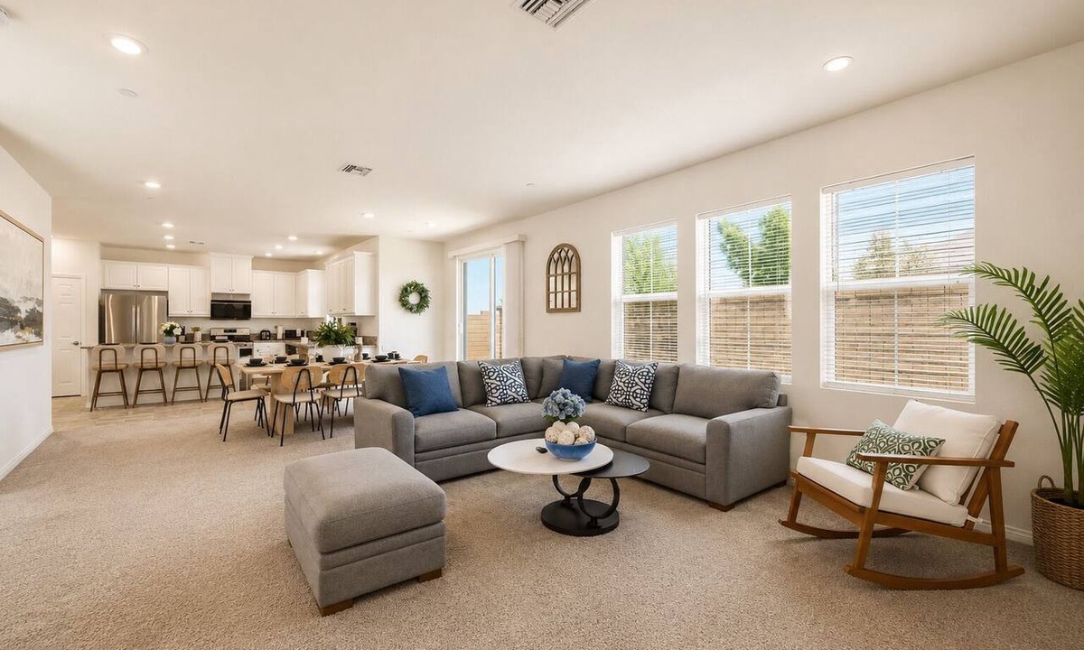 Ontario House | Spacious 7BR/10 Beds/Prime Location/Central