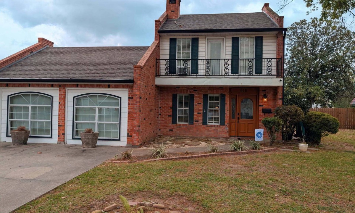 Freetown - Port Rico House | Spacious and bright 2-bedroom house in Freetown, Lafayette 1 mile from downtown.