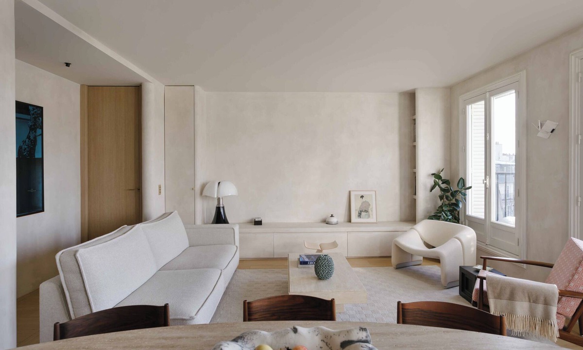 Saint-Vincent-de-Paul Apartment | Spacious apartment overlooking the Eiffel Tower