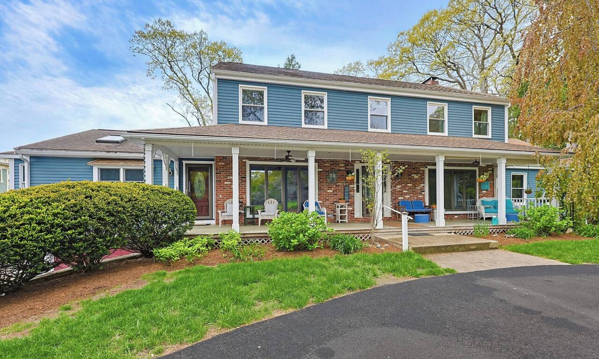 Norwood House | Spacious Colonial Near Stadium + Train Station w/Hot Tub + Firepit