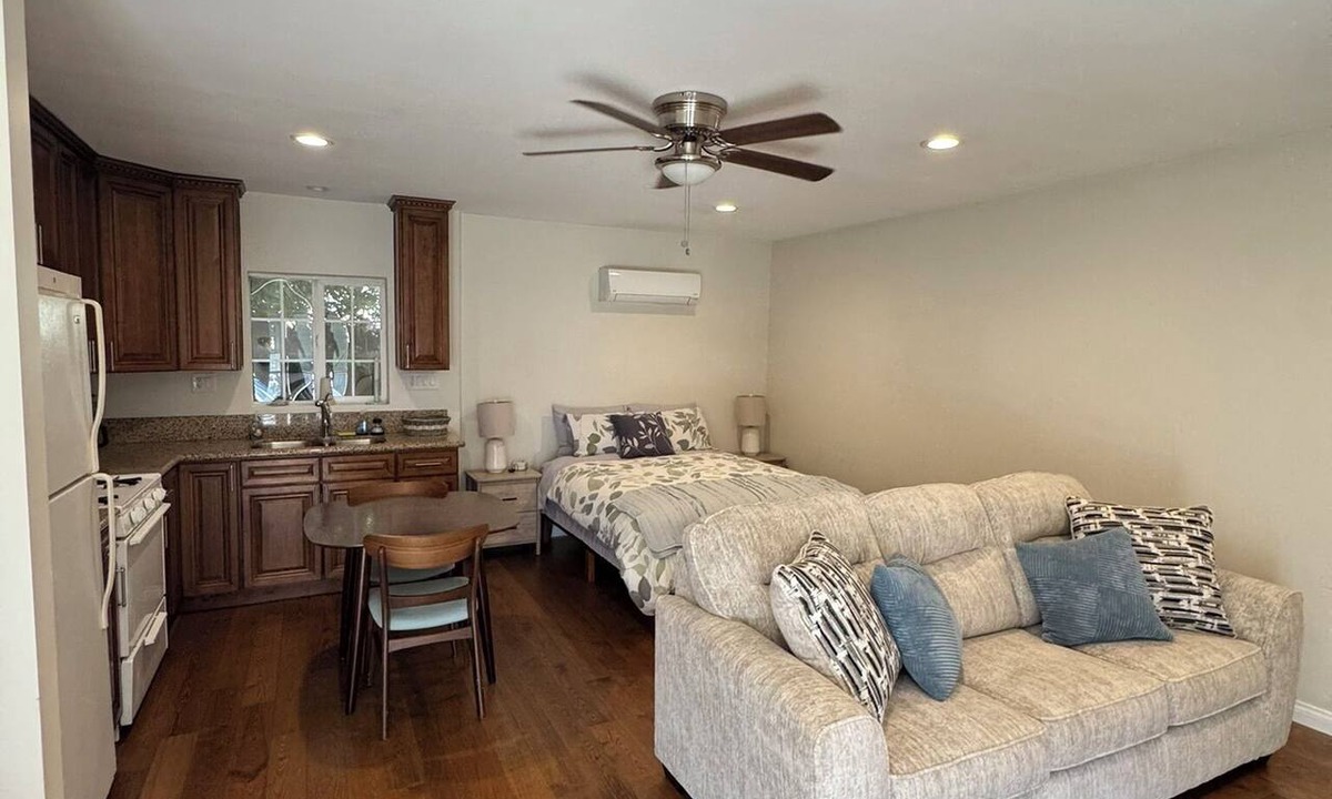 Granada Hills South Apartment | Spacious, Comfy and Charming Studio in Granada Hills, LA