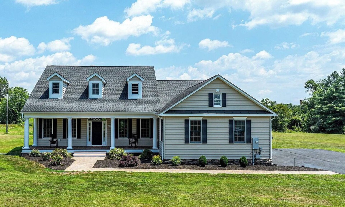 Haymarket House | Spacious Country Retreat with 5BR & Mountain Views