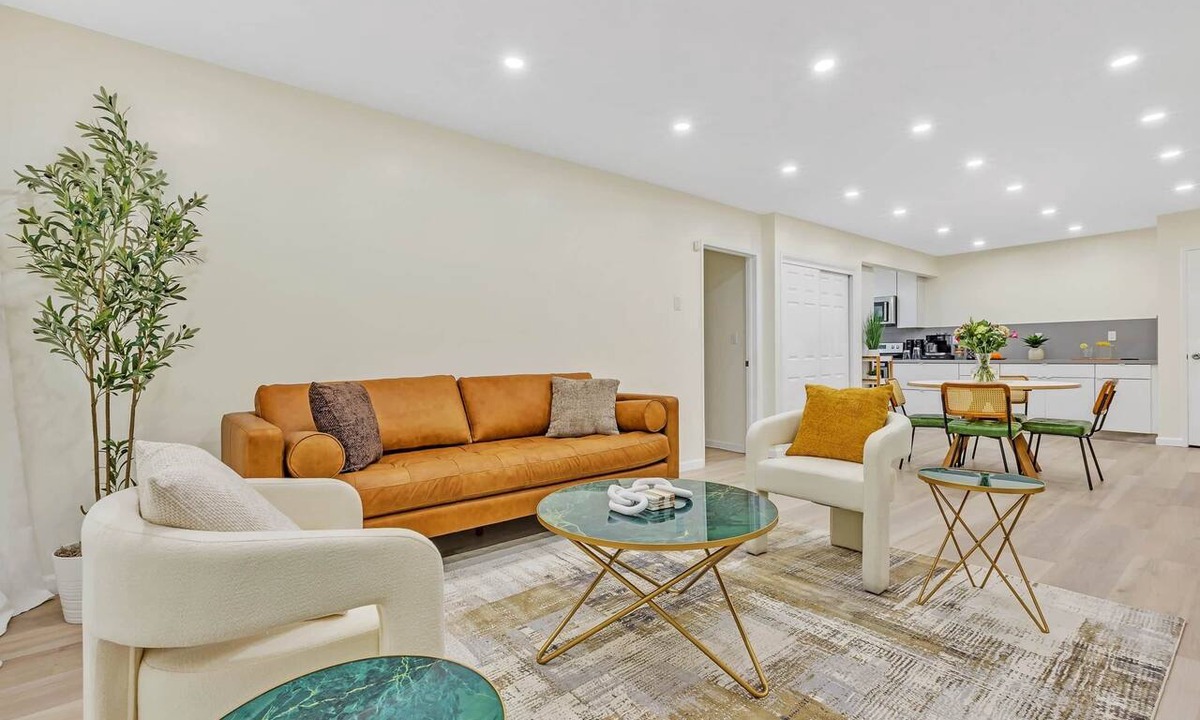 Fox Hills Condo | Spacious Culver City Condo | Pool | Free Parking