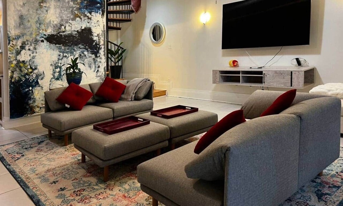 Broadmoor House | Spacious Derbigny Str Carriage House (Green)