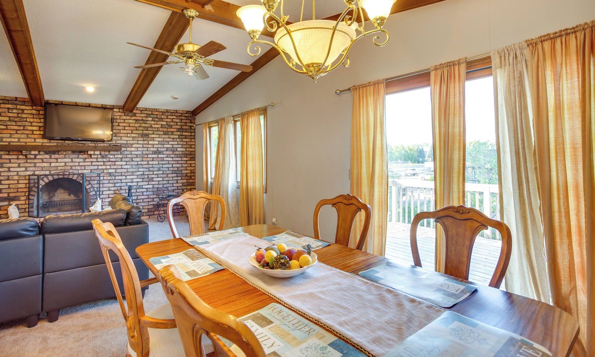 Brooklyn Park Cottage | Spacious Family Home: 11 Mi to Dtwn Minneapolis!