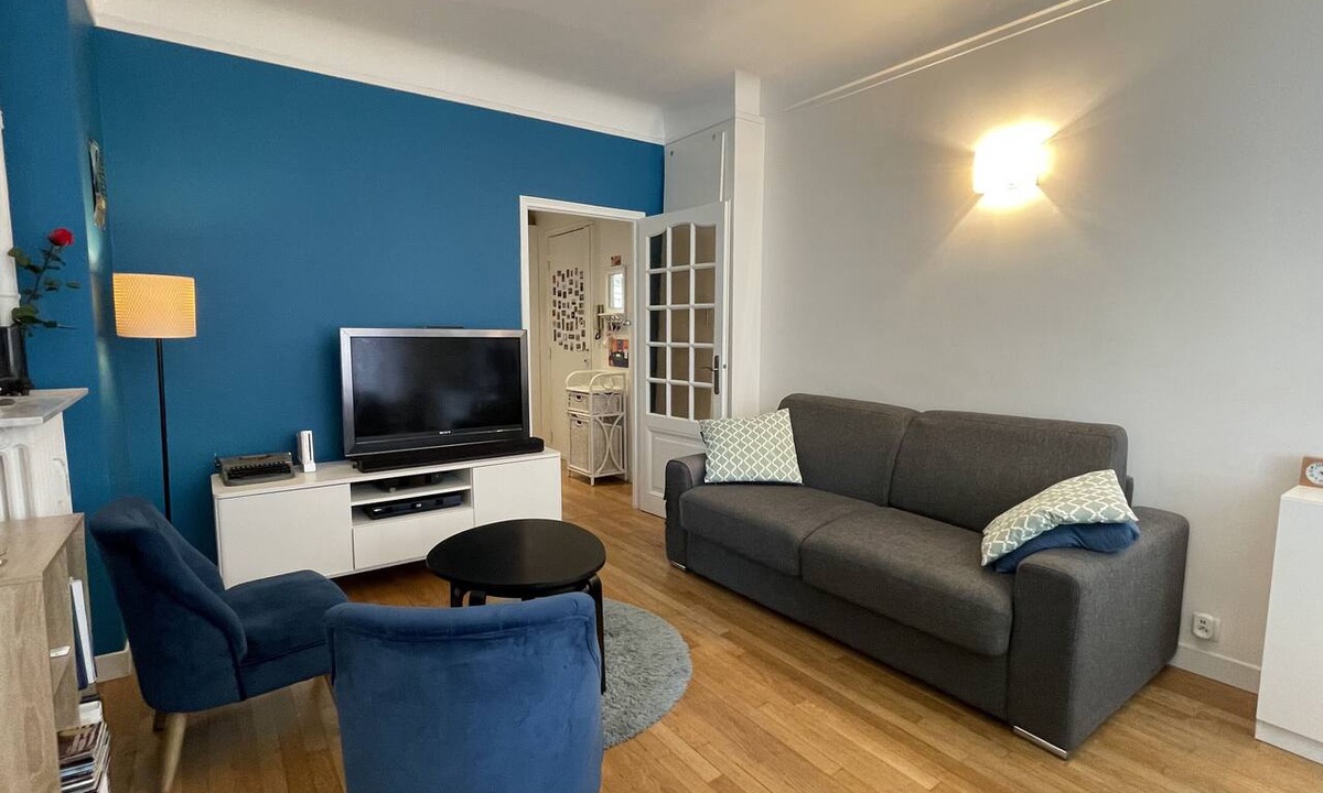 Epinettes Apartment | Spacious family nest facing Square des Épinette