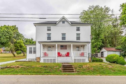 Perryville House | Spacious Historic Home by Great Wolf & Casino