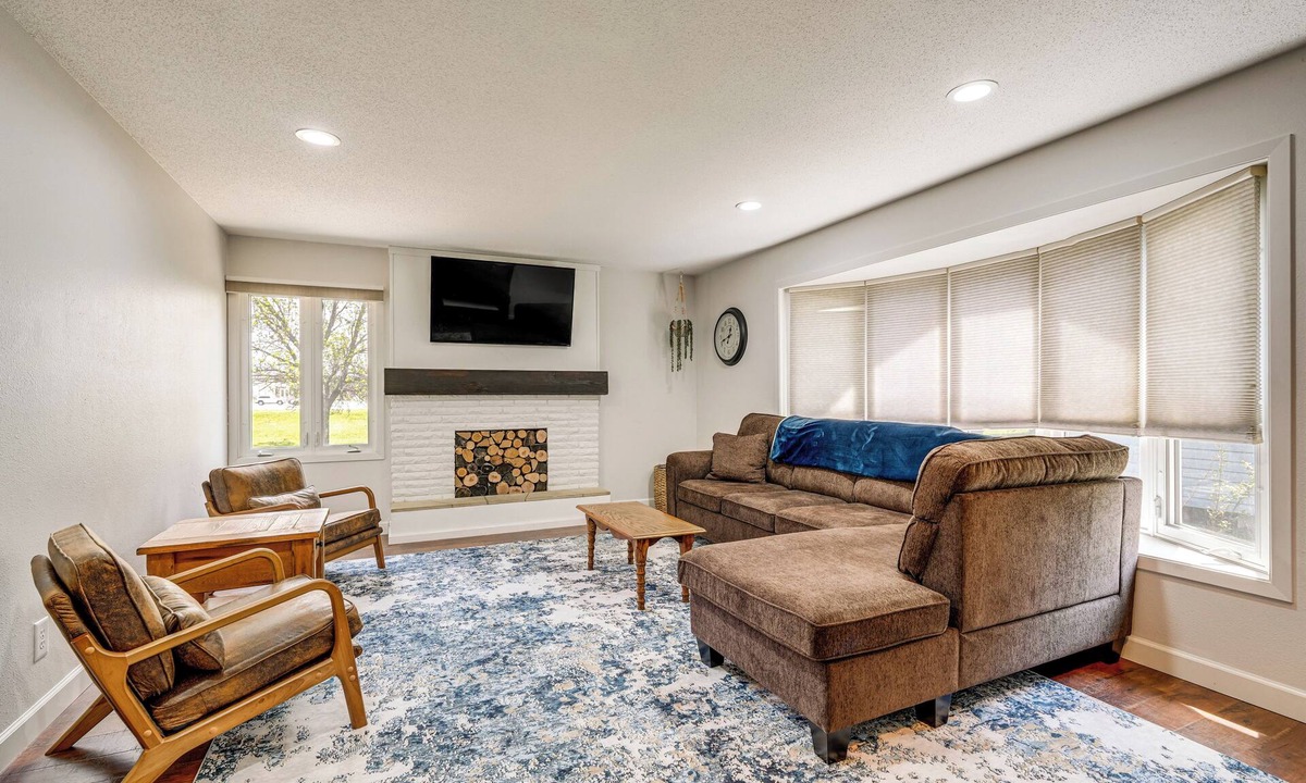 Moorhead House | Spacious Home: Private Deck | 4 Mi to Dtwn Fargo