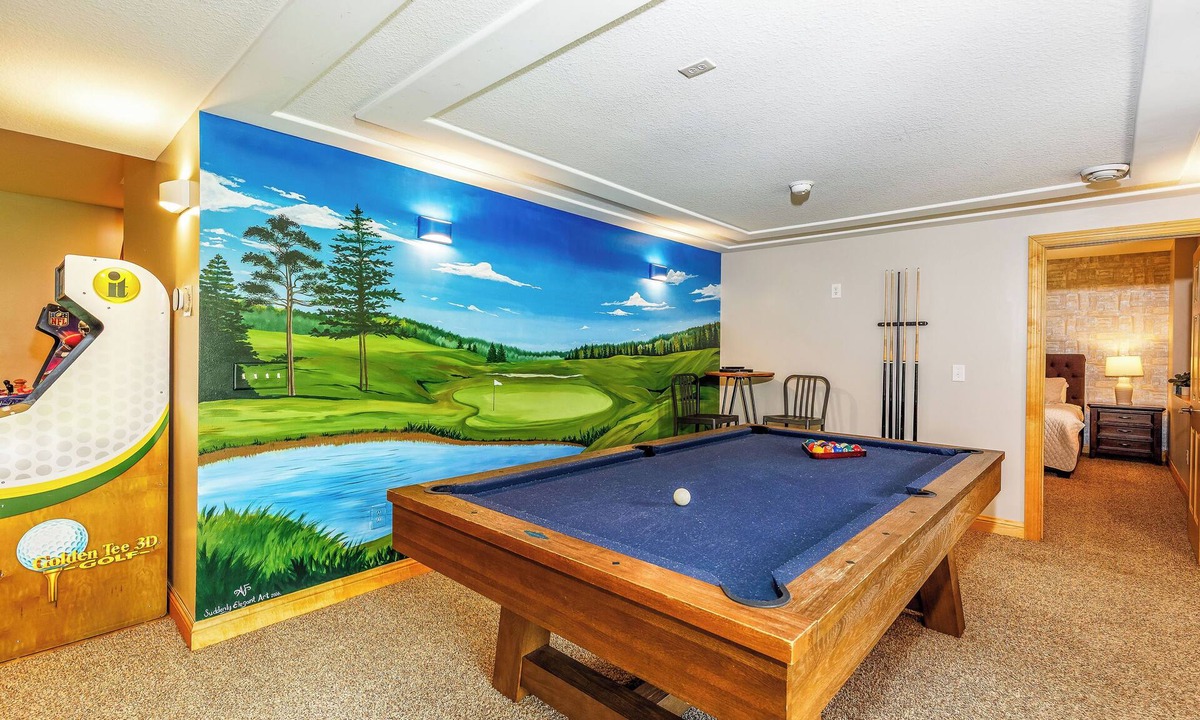 The Galena Territory House | Spacious-Hot Tub-Pool Table-Screen Porch-6 Bedroom-6 Bathroom