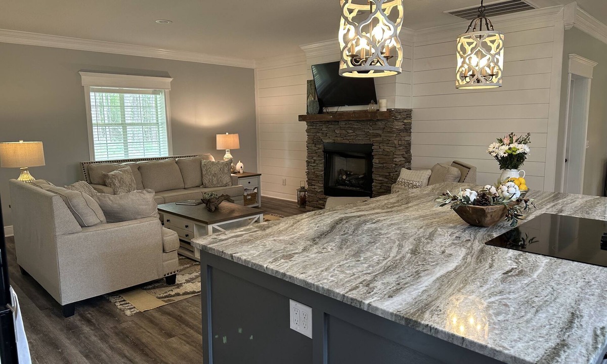 Seminary House | Spacious House with attached Studio apartment in a country setting on 6 acres!