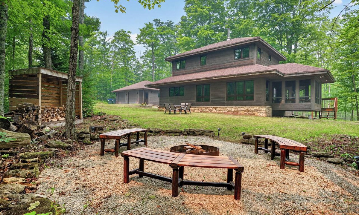 Jacksonport Cabin | Spacious Jacksonport Woodland Cabin: Screened Porch, Near Cave Point & Lake Park