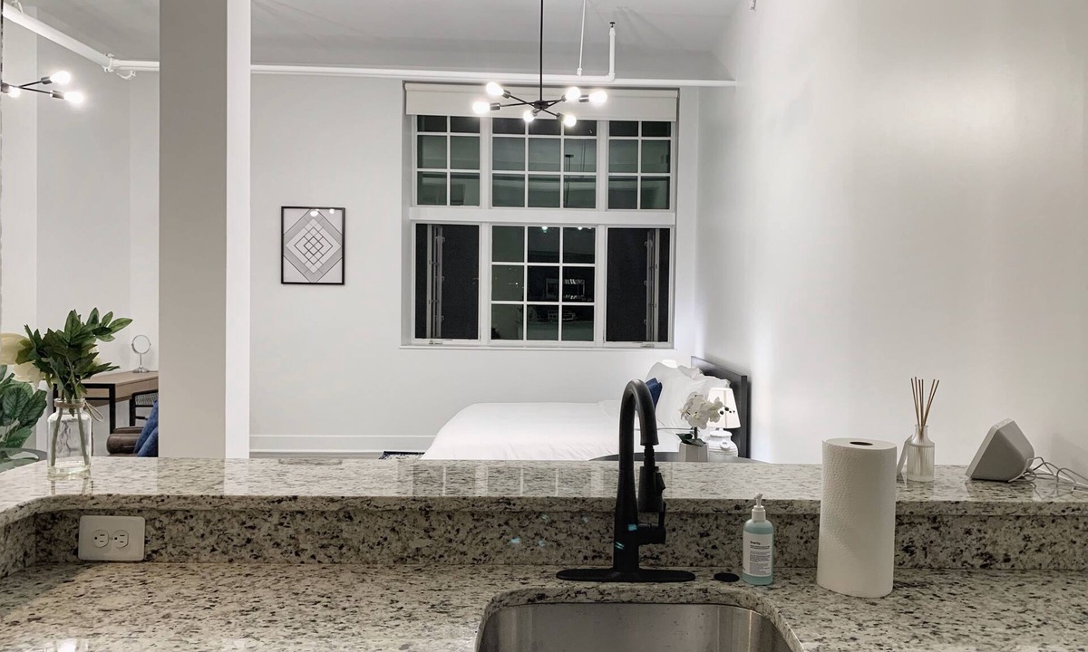 Downtown Baltimore Apartment | Spacious King Suite Near Inner Harbor