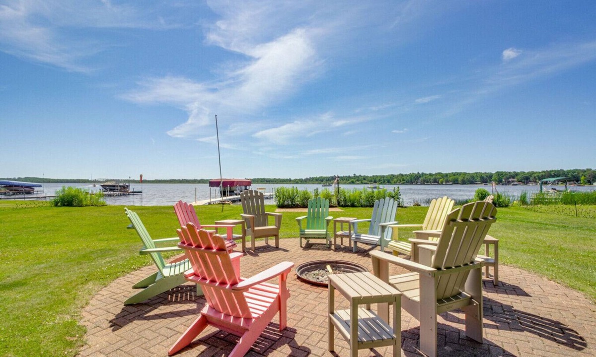 Nisswa House | Spacious Lake Edward Retreat w/Dock & Fire Pit!