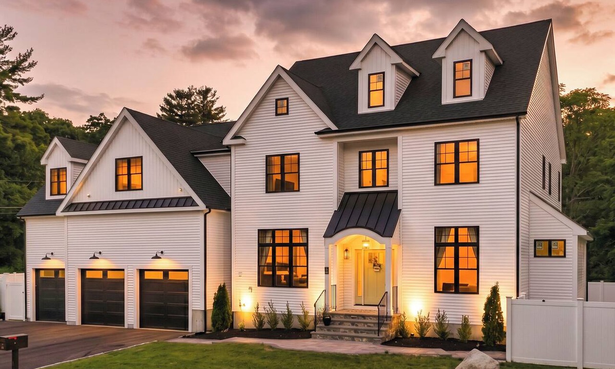 Sharon House | Spacious Luxury Farmhouse 7mi Stadium & Train | EV Charger, Firepit, Ping Pon.