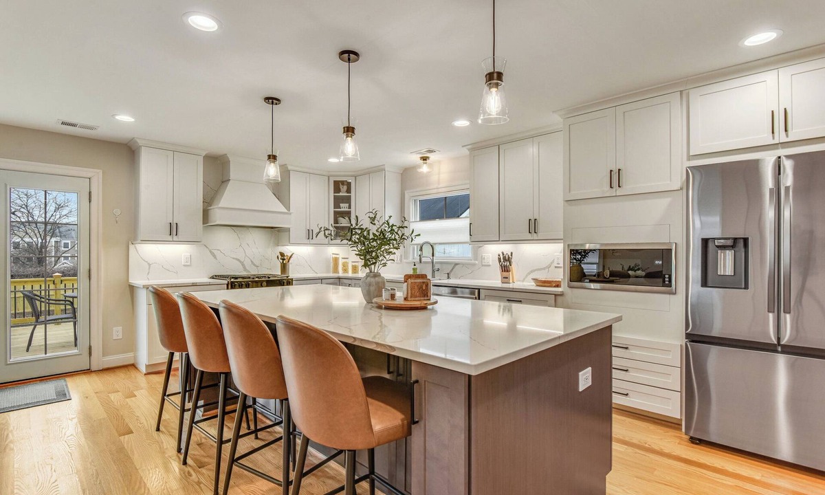 Leesburg's Old and Historic District House | Spacious, Luxury Property - Downtown Leesburg