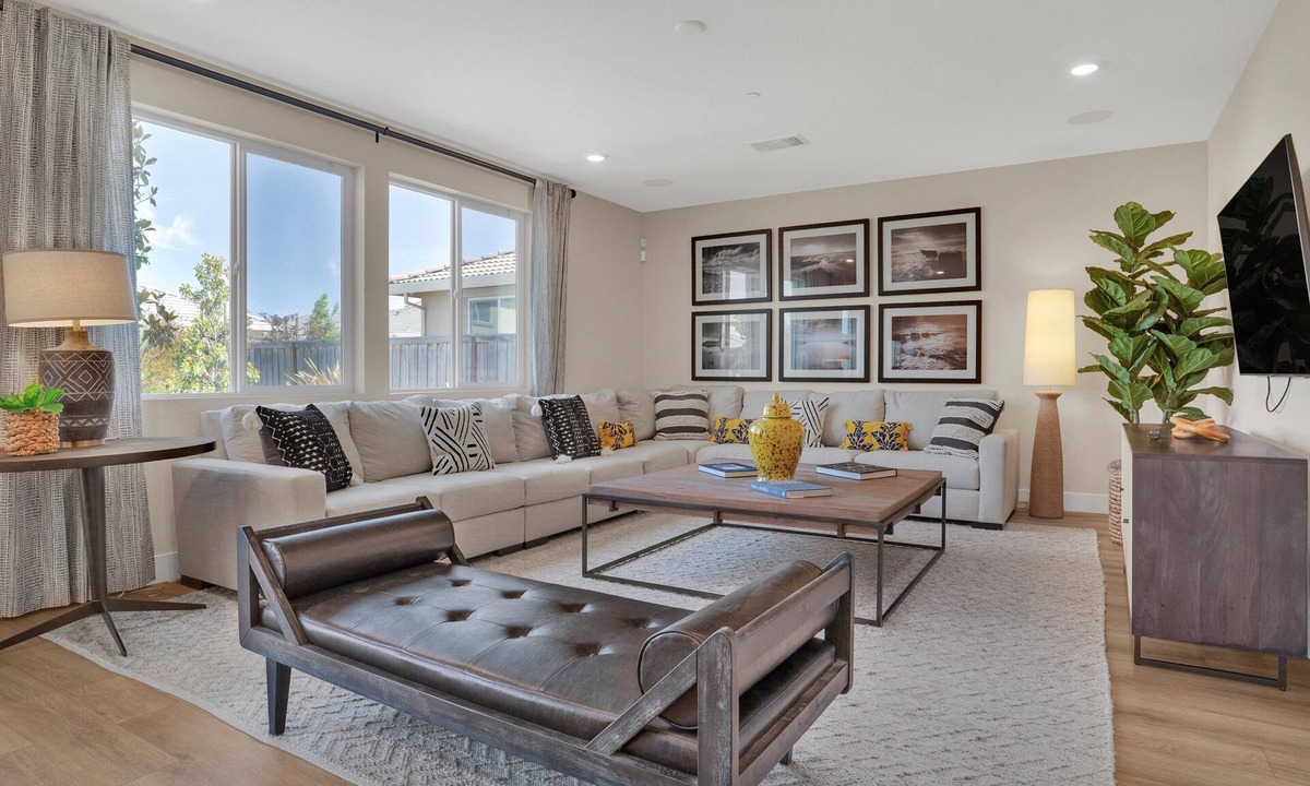 Lathrop House | Spacious & modern 5-bedroom home in peaceful Lathrop