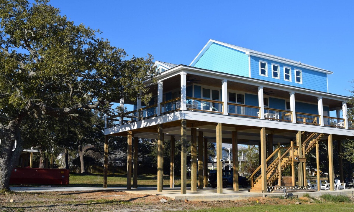 Long Beach House | Spacious NEW 5-bedroom house in Long Beach steps from white sandy beach