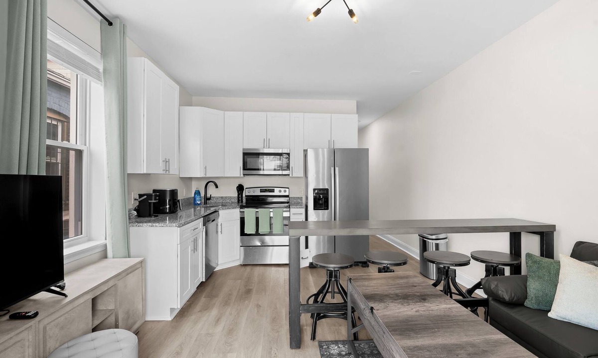 Le Droit Park Bed & Breakfast | Spacious Renovated 3BR/2BA Sleeps 6 + Parking