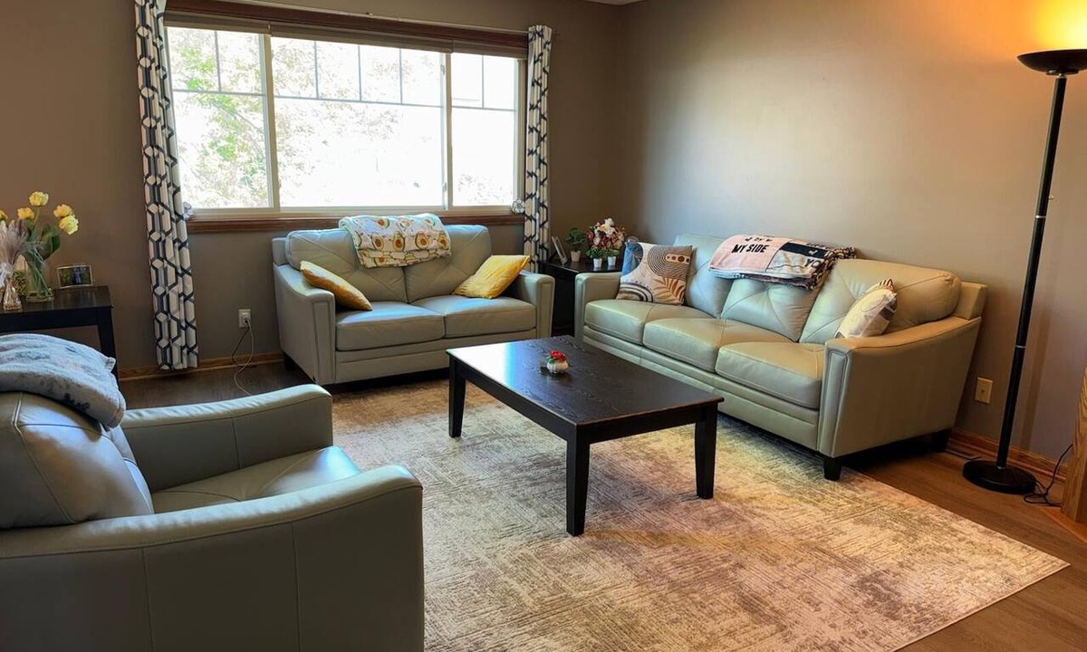 Maplewood House | Spacious Slit-Level Home, Large Fenced in Yard