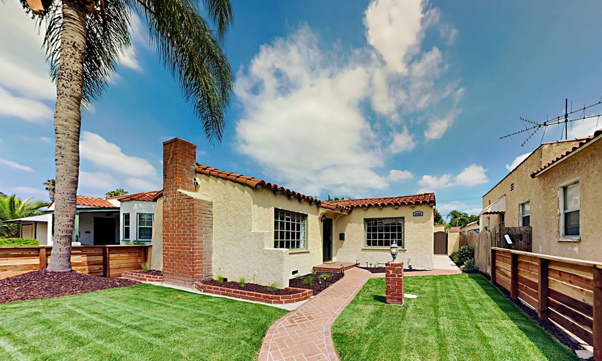 North Long Beach House | Spanish-Style Northside Gem | 2 Dog-Friendly Yards & Alfresco Dining