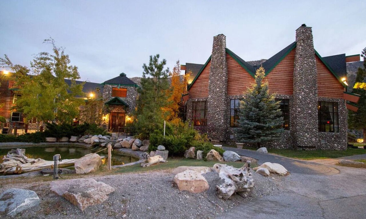 Mount Charleston Hotel | Standard Double Queen Relaxing Retreat w/Free Parking & Year-Round Activities