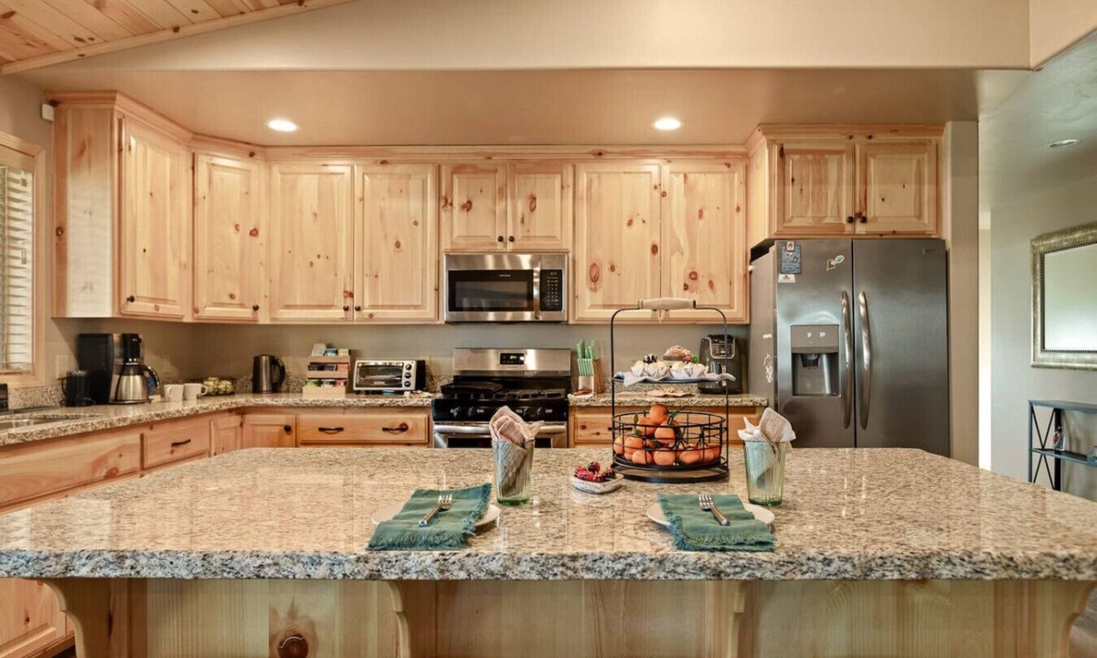 Woodlands Cabin | Starlight Haus, New 3BR w/EV Charger & Fireplace