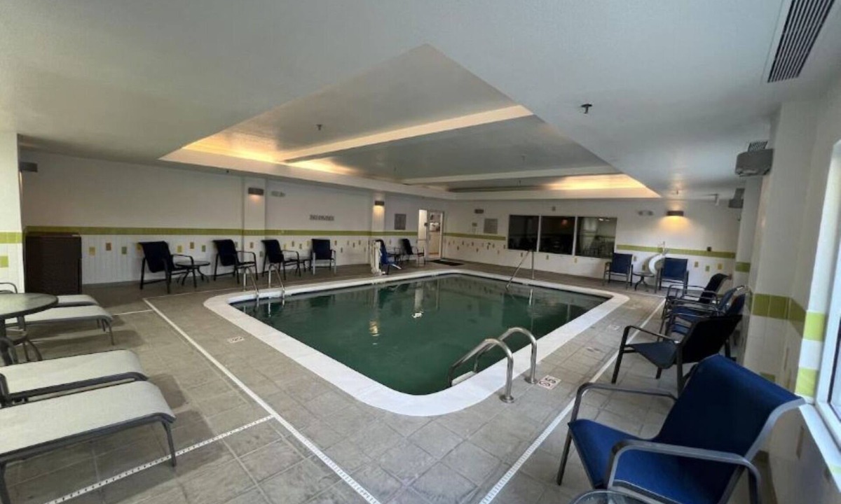 South Baton Rouge Hotel | Stay in a Modern, Stylish Room Perfect for Families Seeking a Relaxing Escapes