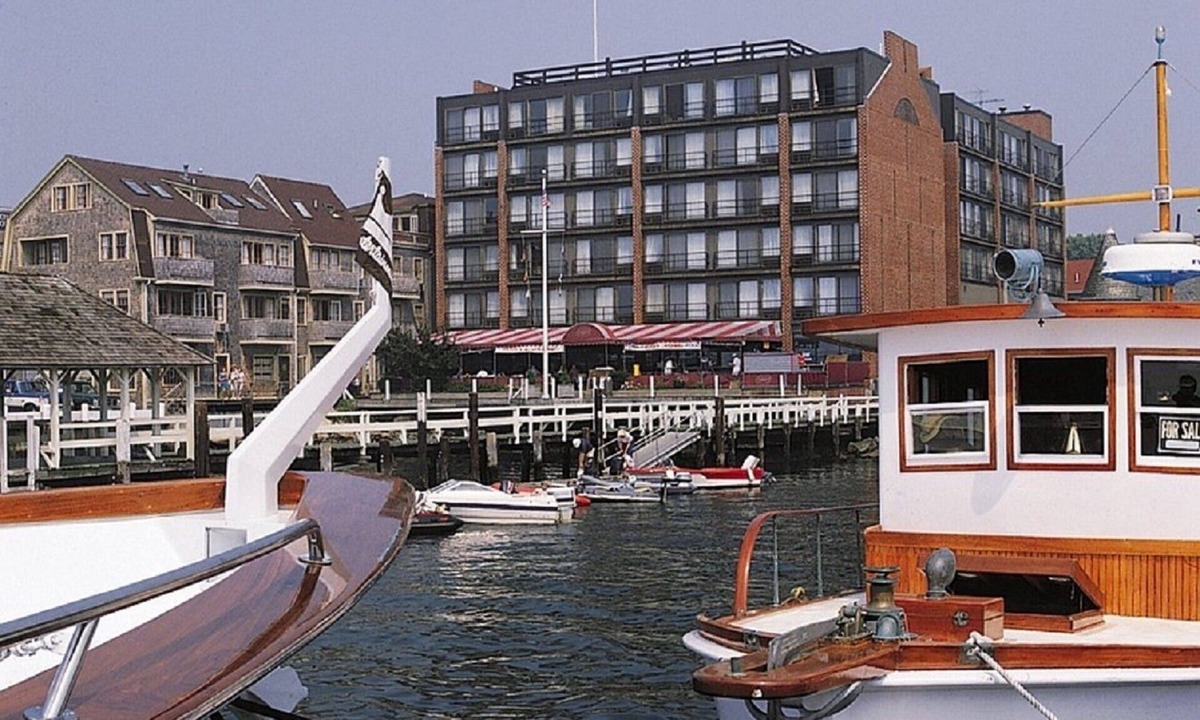 Yachting Village Resort | Stay right on Thames Street -The heart of Newport- ON the Water