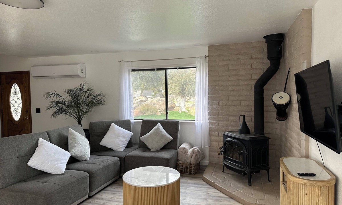 Springville House | Step away from the noise of the city and into a country home get away
