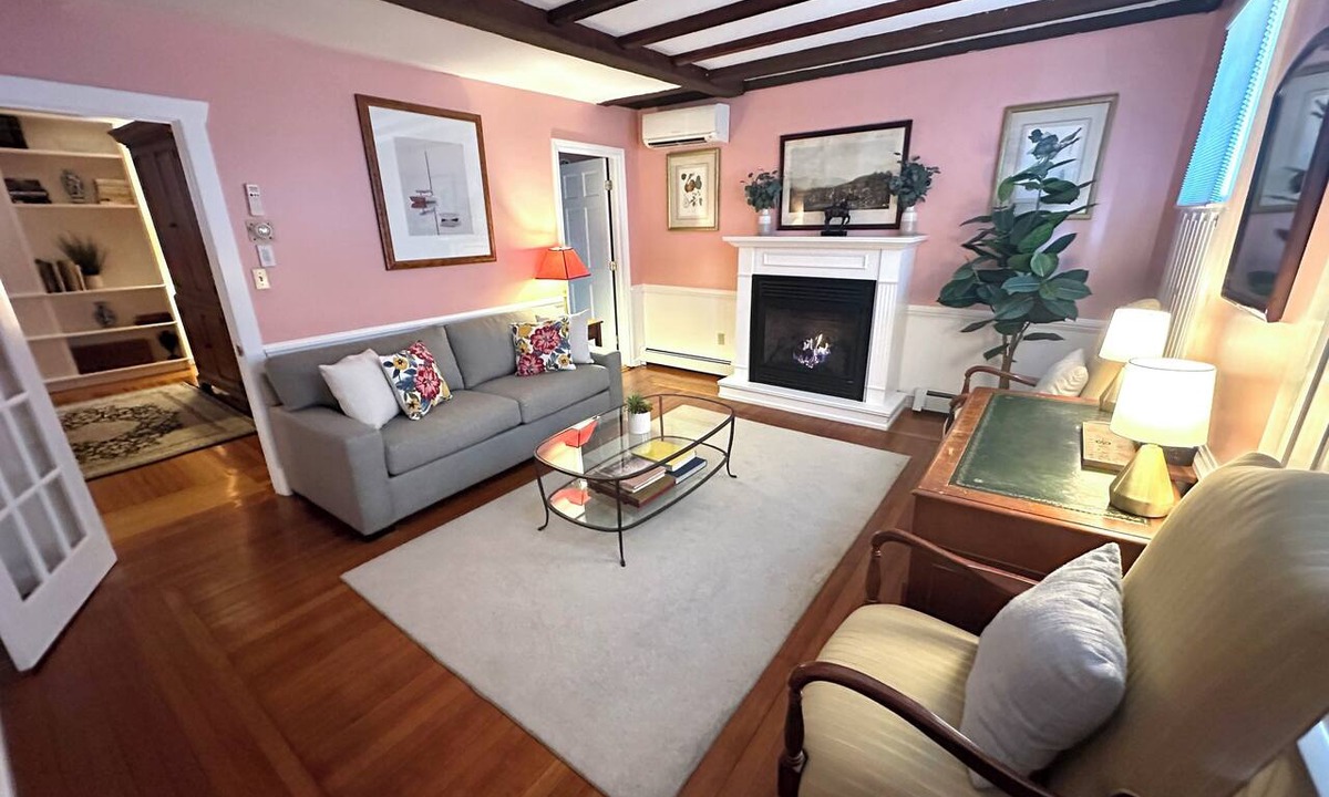 Newport Hotel | Step back in time with modern comfort in this charming exposed beam, private suite in Historic downtown Newport RI! King bed + pull-out sofa, ensuite bath, gas fireplace, AC, TV, mini fridge, coffee station. Steps to Thames Street, shops, wharfs