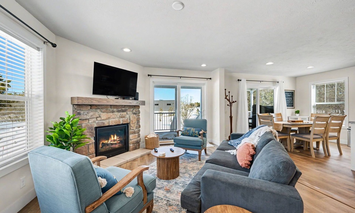 Jacksonport House | Steps to Lake Michigan | Hot Tub + Fire Pit | Near Cave Point