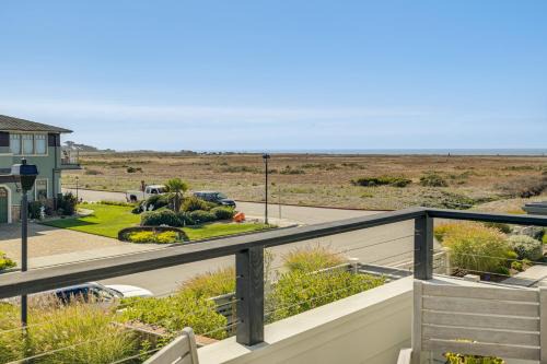 Half Moon Bay House | Steps to Ocean: Luxe Family Home in Half Moon Bay!