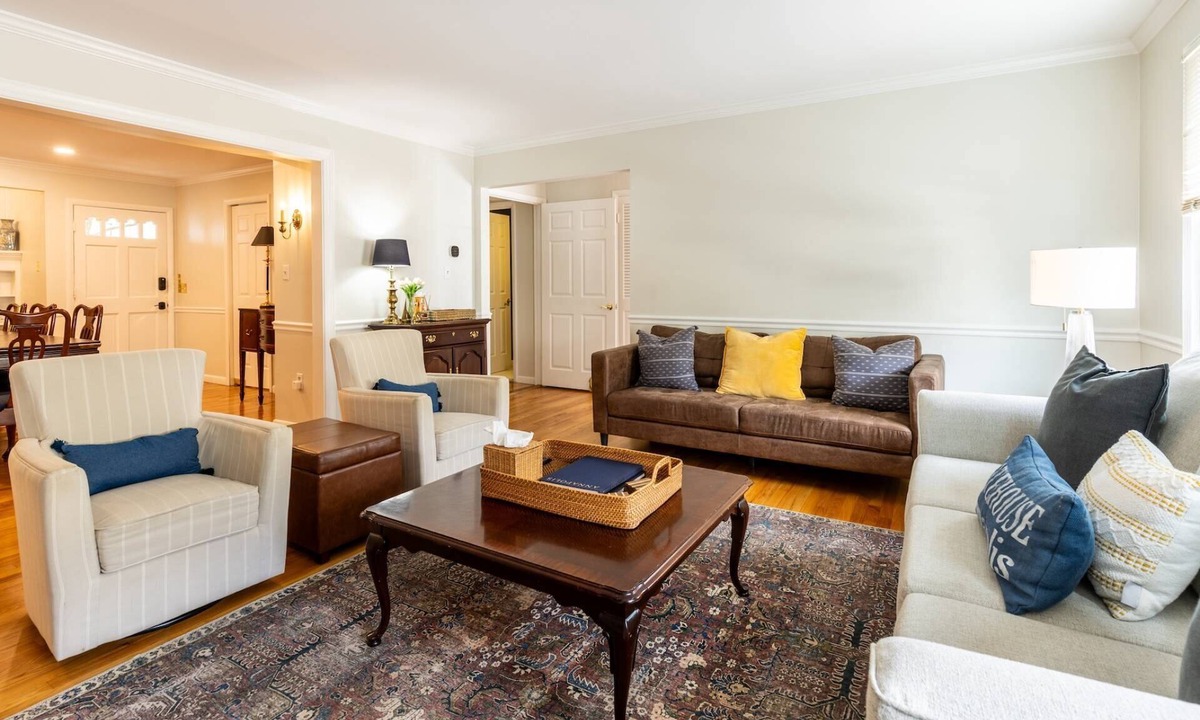 Historic District House | Steps to USNA Gate 3, On-Site Parking & Private Patio at Historic Gatehouse