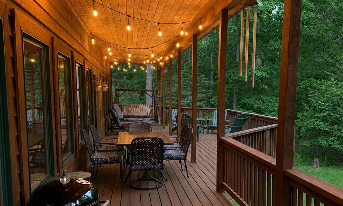 McHenry House | Stones Throw: Sleeps 12 6BR/5BA Game Room Fire Pit