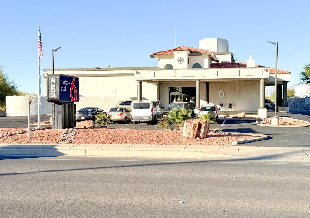 Tucson Hotel | Studio 6 Suites Tucson, AZ Airport Kino Sports Complex