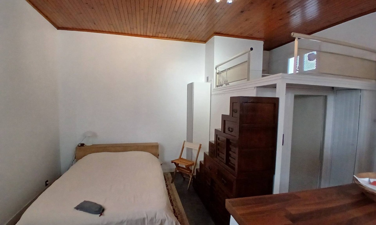 Issy-les-Moulineaux Apartment | Studio, close to the Exhibition Center.