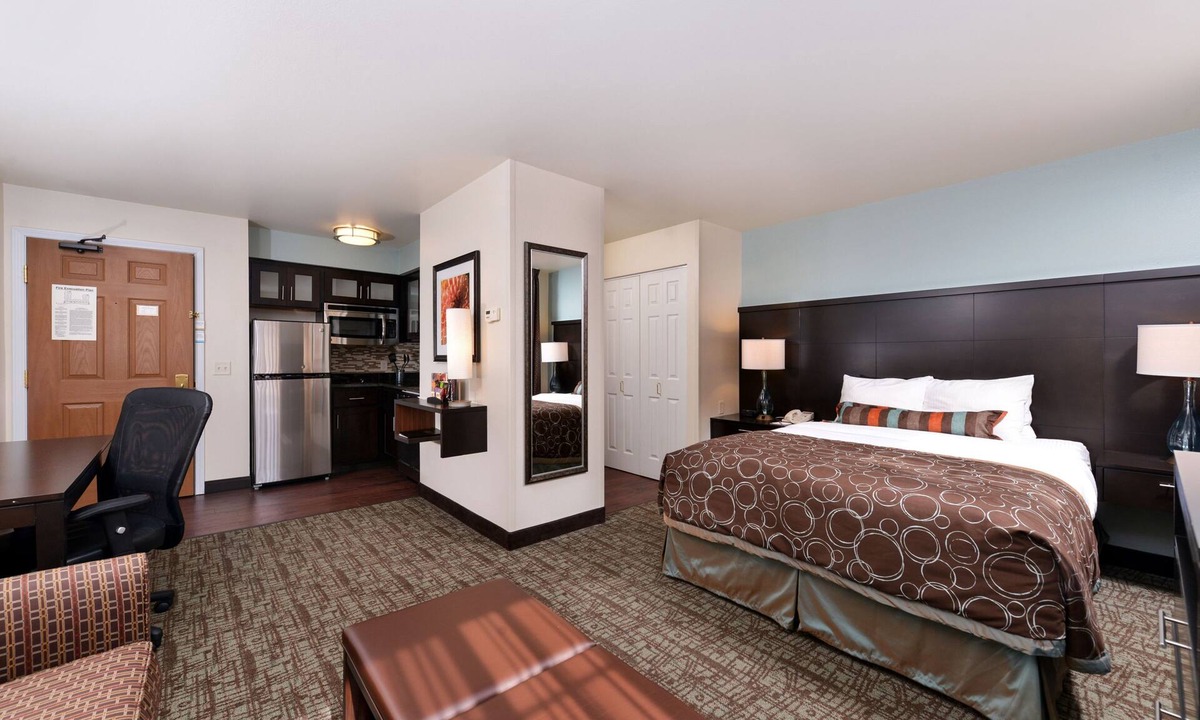 Sioux Falls Apartment | Studio Suite w/Full Kitchen in Sioux Falls