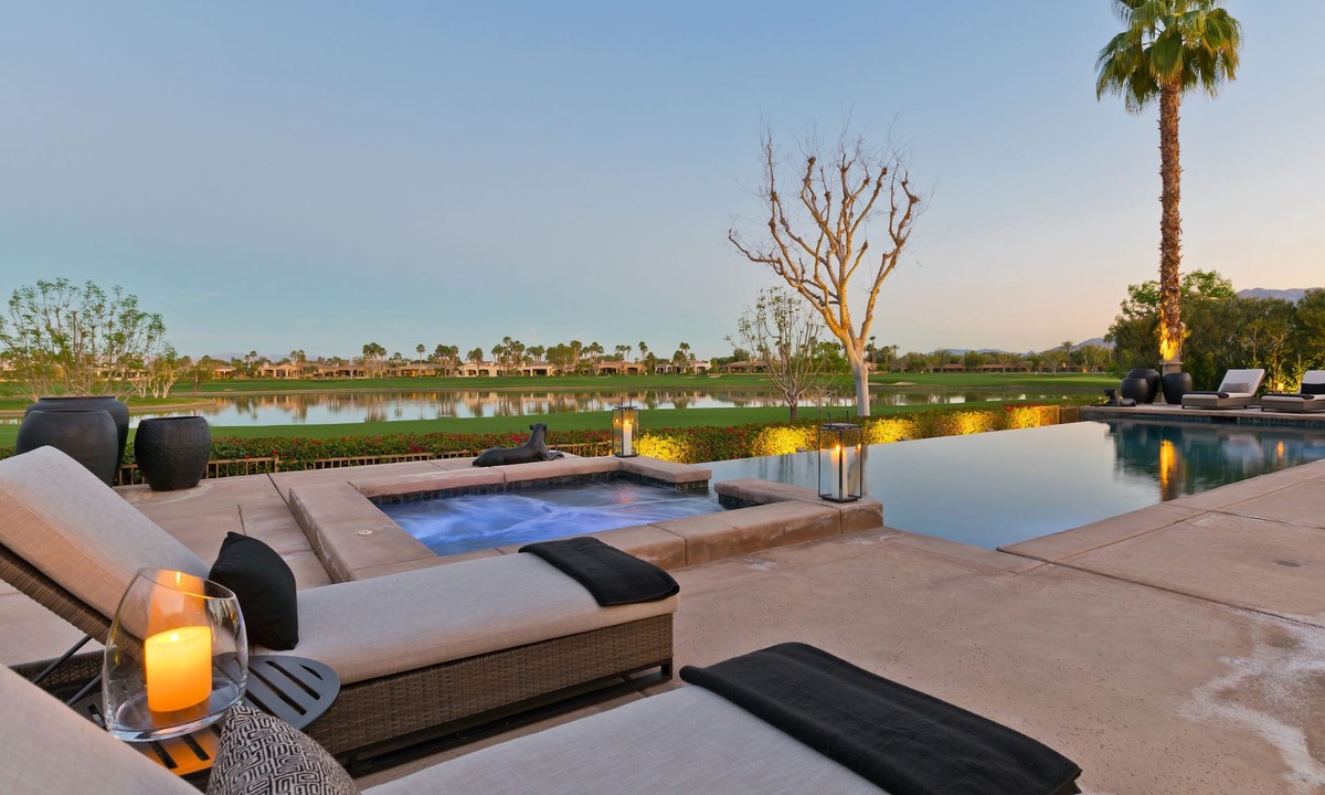 La Quinta House | Stunning Contemporary Estate on PGA West w/spectacular lake views, Pool & Spa