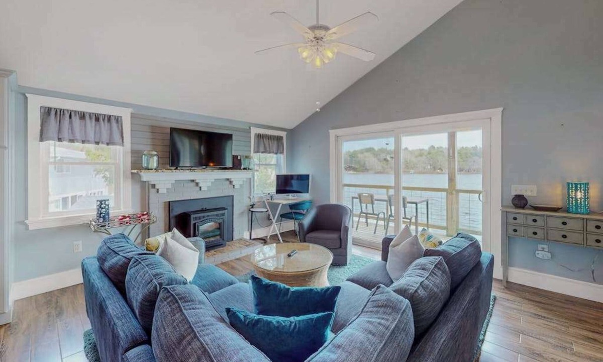 Ponds of Plymouth House | Stunning lakefront home with kayaks, games, & amazing deck views - dog-friendly